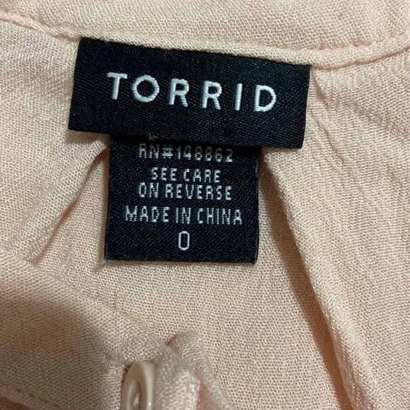 Torrid Lace Insert Gauze Cutout Neck Tank Top Size 0 Large - Picture 4 of 5